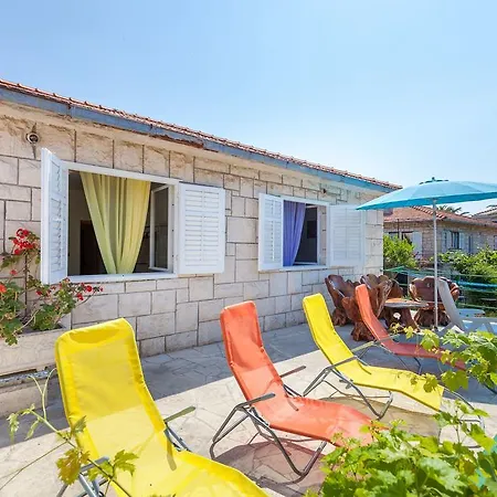 D&d Holiday Tatil Evi Supetar